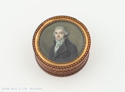 Boîte ronde en écaille blonde, couvercle...