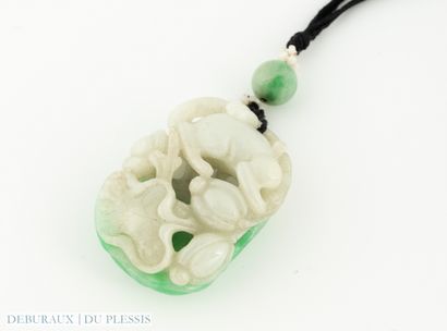 Collier cordon de soie orné de boules de...