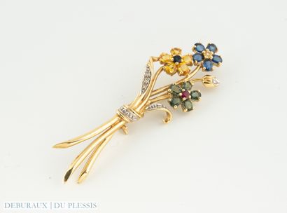 Broche gerbe en or 750°/°° ornée d'un bouquet...