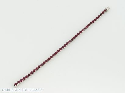 Bracelet ligne en or gris 750 °/°° serti...