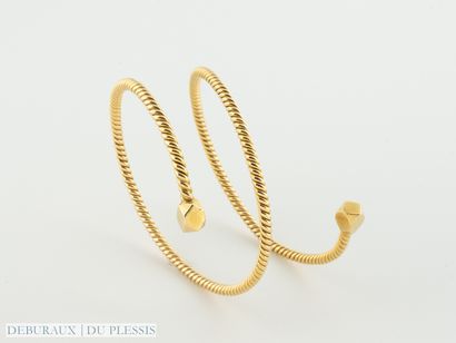 Bracelet manchette torsadée en or 750°/°°.
Poids...