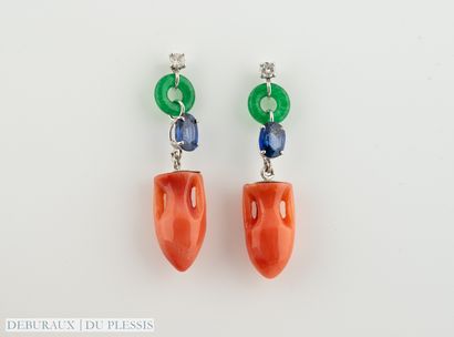 Paire de pendants d'oreilles en or gris 750°/°°...