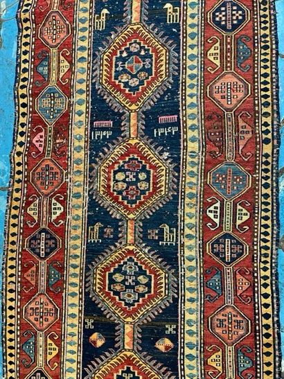 Originale et grande galerie Soumak
Caucase...