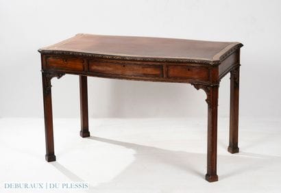 Waring Gillow
Bureau en bois naturel teinté...