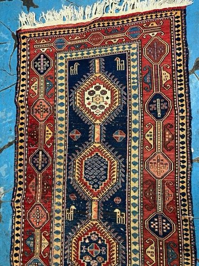 Originale et grande galerie Soumak
Caucase...