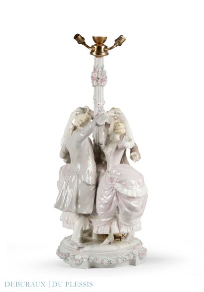 Piètement de lampe en porcelaine polychrome...