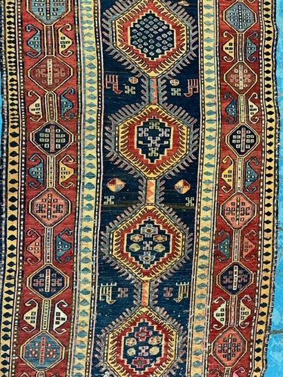 Originale et grande galerie Soumak
Caucase...