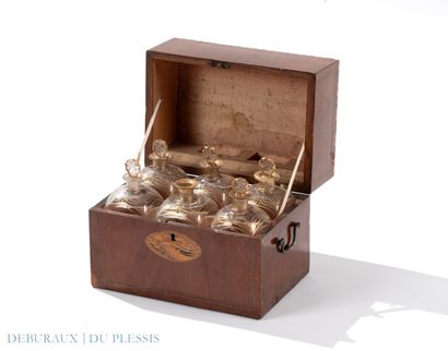 Coffret à liqueurs en placage de bois de...