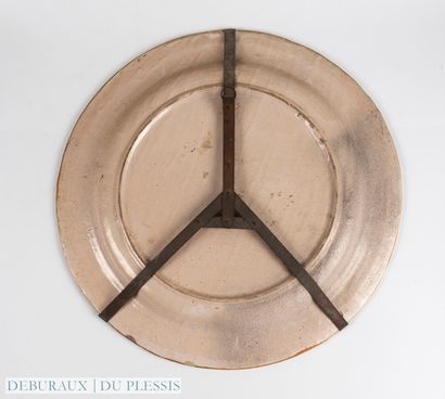 Italie. 
Grand plat rond en céramique à décor...