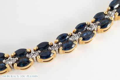 Line necklace in 750°/°° gold set with navette...