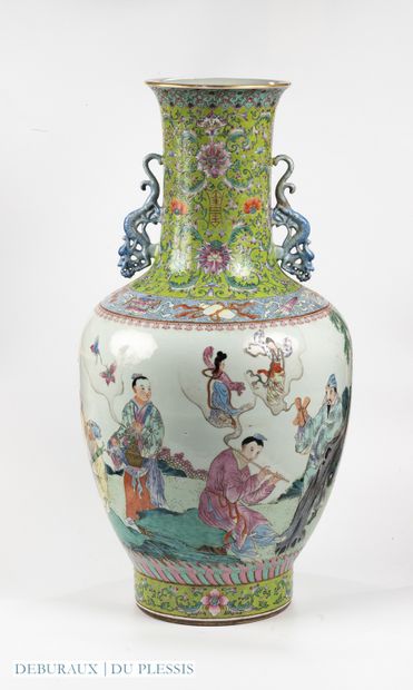 CHINA
Large polychrome enameled porcelain...