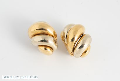VAN CLEEF ARPELS
Pair of ear clips with gadroons...