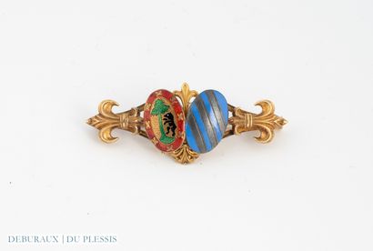 Leafy brooch in 750°/°° gold adorned with...