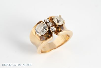 585°/°° gold ribbon ring set with two TA...