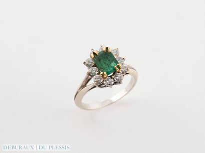 White gold and platinum ring set with an...
