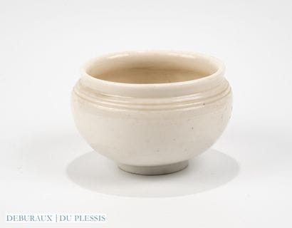 White porcelain bowl. 
Kangxi period, late...