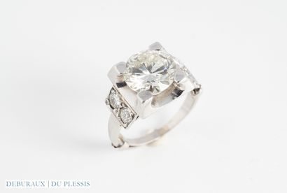 Art Deco solitaire ring in platinum set with...