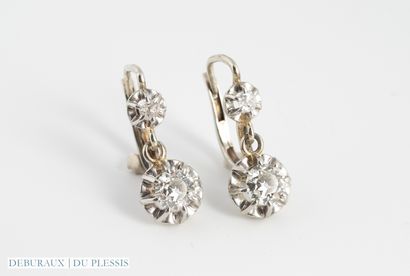 Pair of 750°/°° white gold dormeuses set...