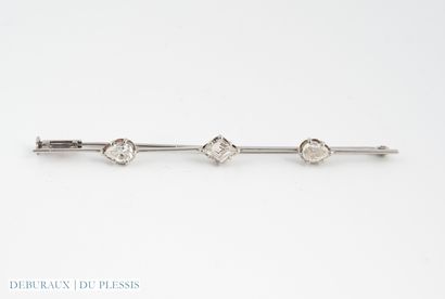 Barrette brooch in 750°/°° white gold set...
