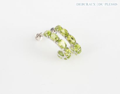 Pair of 750°/°° white gold creoles set with...
