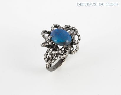 Blackened gold 750°/°° flower ring set with...