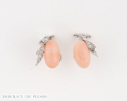 Pair of ear clips in two 750°/°° golds adorned...