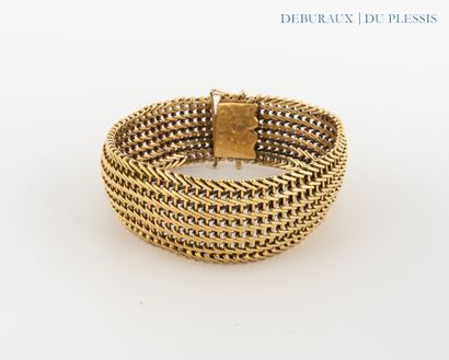 Ribbon link bracelet in 750°/°° gold.
Circa...