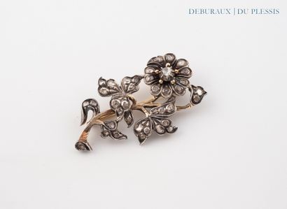 Rose hip brooch in 750°/°° gold and silver...