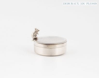 Round milk-tooth box in 925°/°° silver topped...