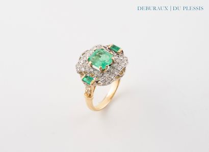 Ring in 750°/° gold and platinum set with...