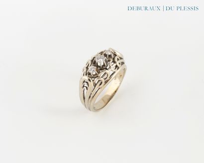 Openwork dome ring with wires in 750°/°°...