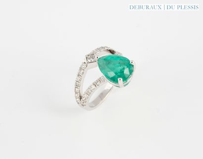 Duchess ring in 750°/°° white gold set with...