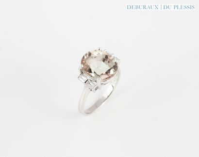 Ring in 750°/°° white gold set with a 5.19...