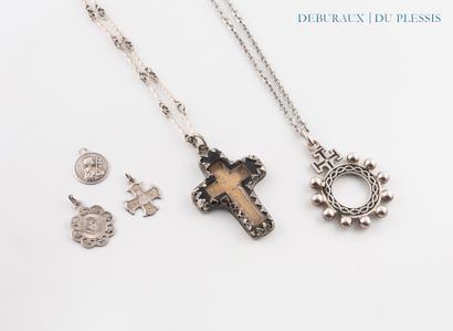 Lot de deux chaînes en argent 925°/°° ornées...