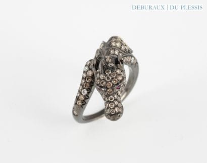 Ring in blackened 750°/°° gold with a horse's...