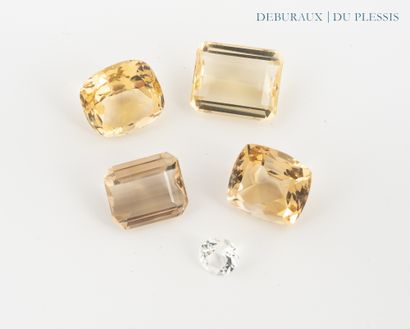 Lot de quatre citrines taille fantaisie et...