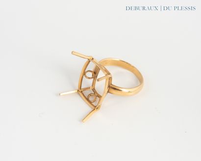 Ring setting in 750°/°° gold
Weight: 4.5...