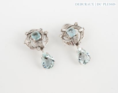 Pair of swirl ear clips in 750°/°° white...