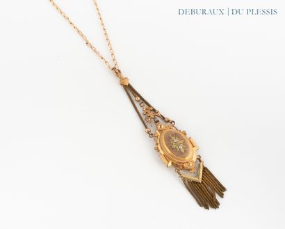 Chaîne et son pendentif 1900 en Fix.
Circa...