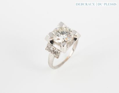 Bague solitaire Art Déco en platine sertie...