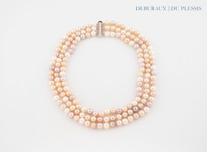 Necklace of three strands of tutti freshwater...