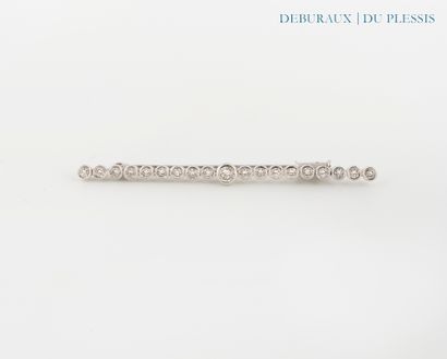 Barrette brooch in 750°/°° white gold set...