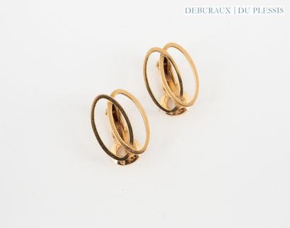 Pair of openwork ear clips in 750°/°° gold.
Weight:...