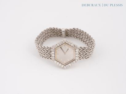 BOUCHERON. 
Montre de dame en or gris 750...