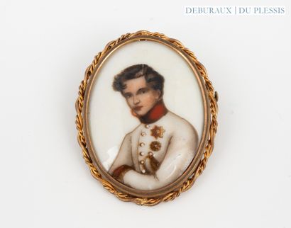 Broche en pomponne ornée d'une miniature...