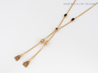 750°/°° gold necklace adorned with a chain...