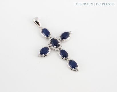 Cross pendant in 750°/°° white gold set with...