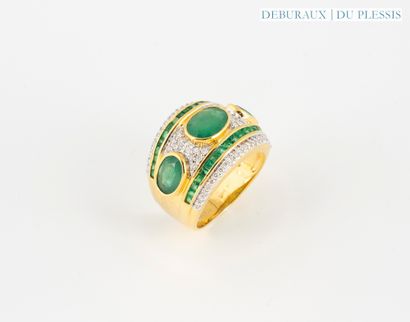 Bague jonc en or 750°/°° sertie clos de trois...