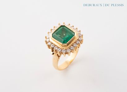Ring in 750°/°° gold, set with a faceted...