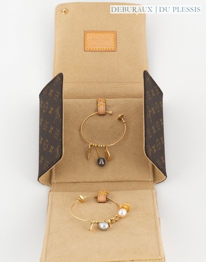 LOUIS VUITTON.
Pair of creoles, 